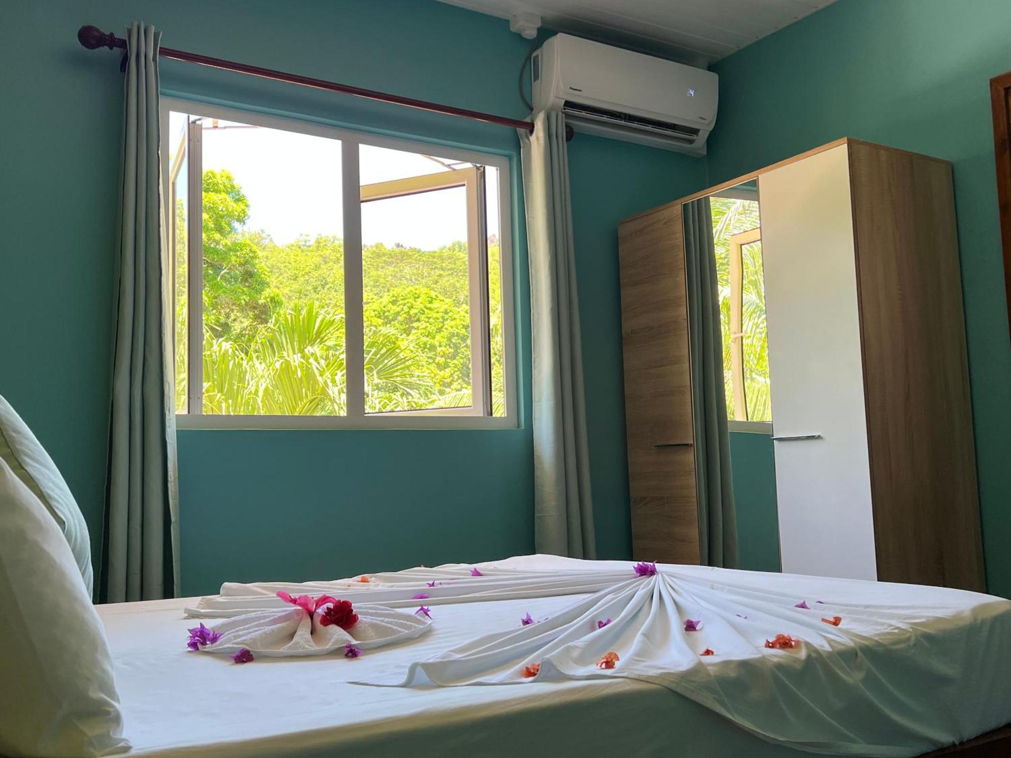 Chloe'S Cottage Self-Catering La Digue Exterior foto