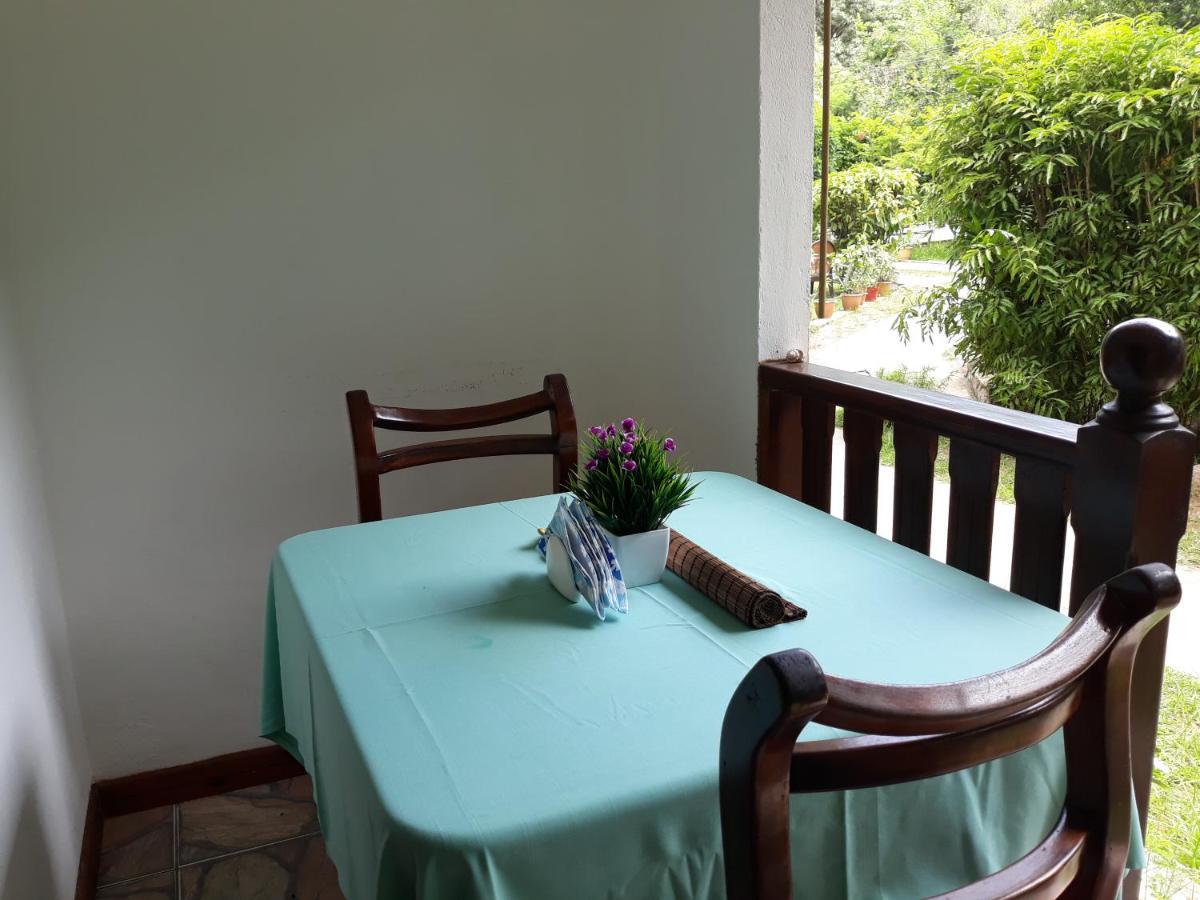 Chloe'S Cottage Self-Catering La Digue Habitación foto